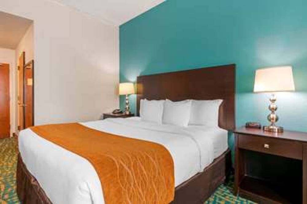 Comfort Inn And Suites 8