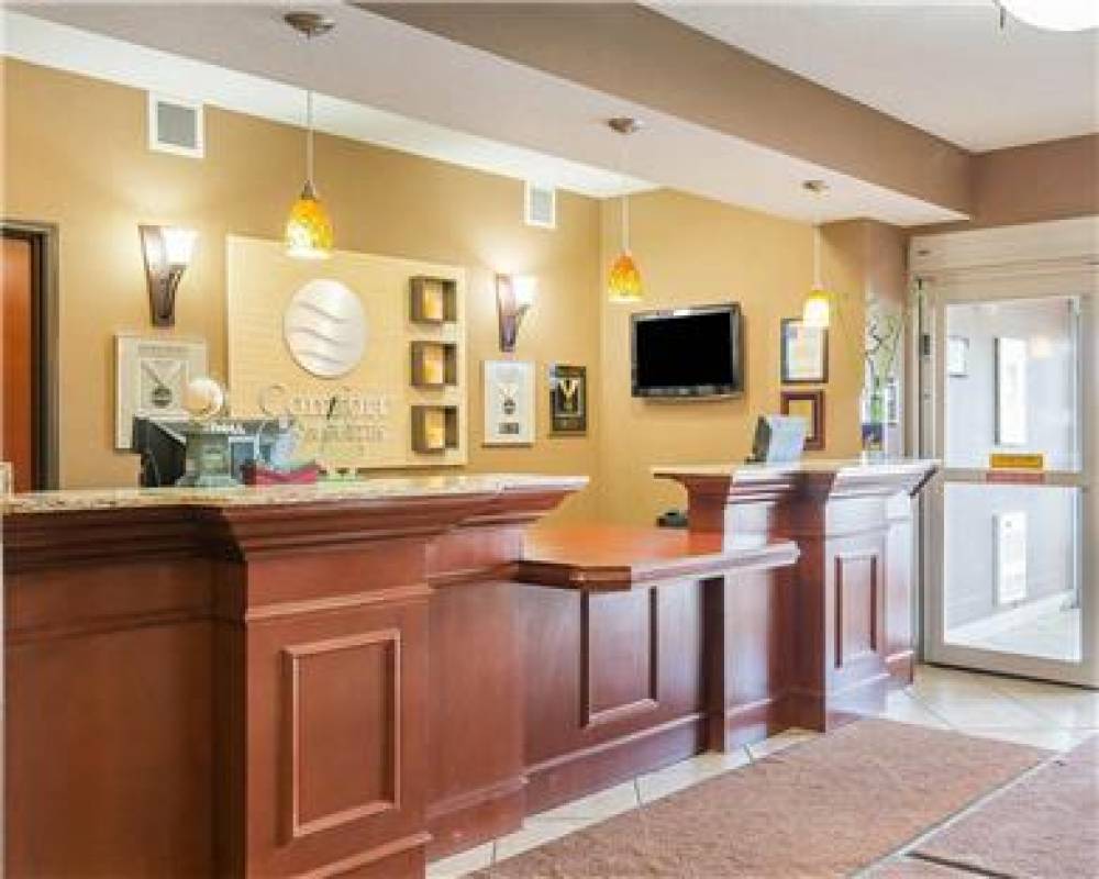 COMFORT INN AND SUITES 6
