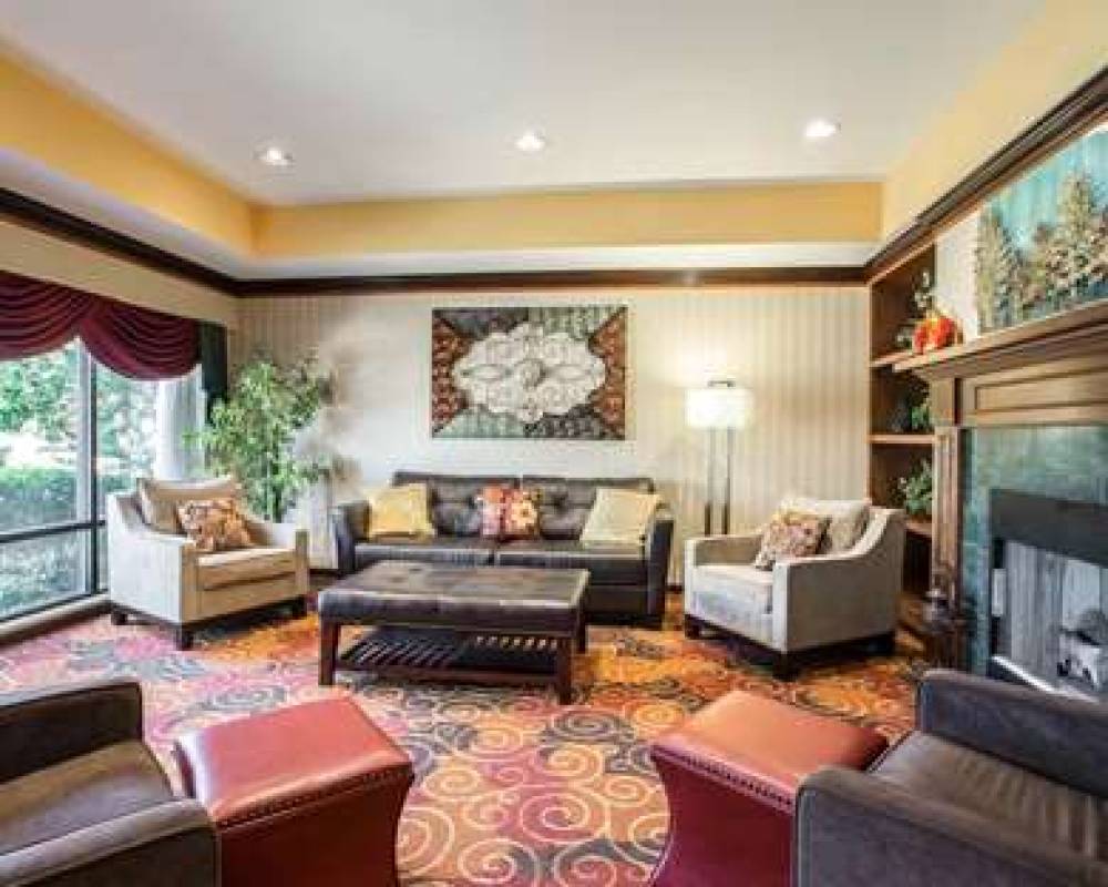 Comfort Inn And Suites 5
