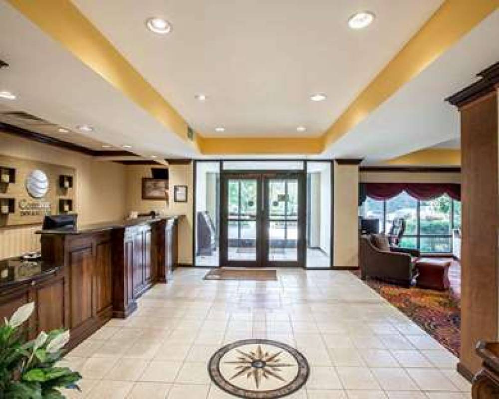 Comfort Inn And Suites 3