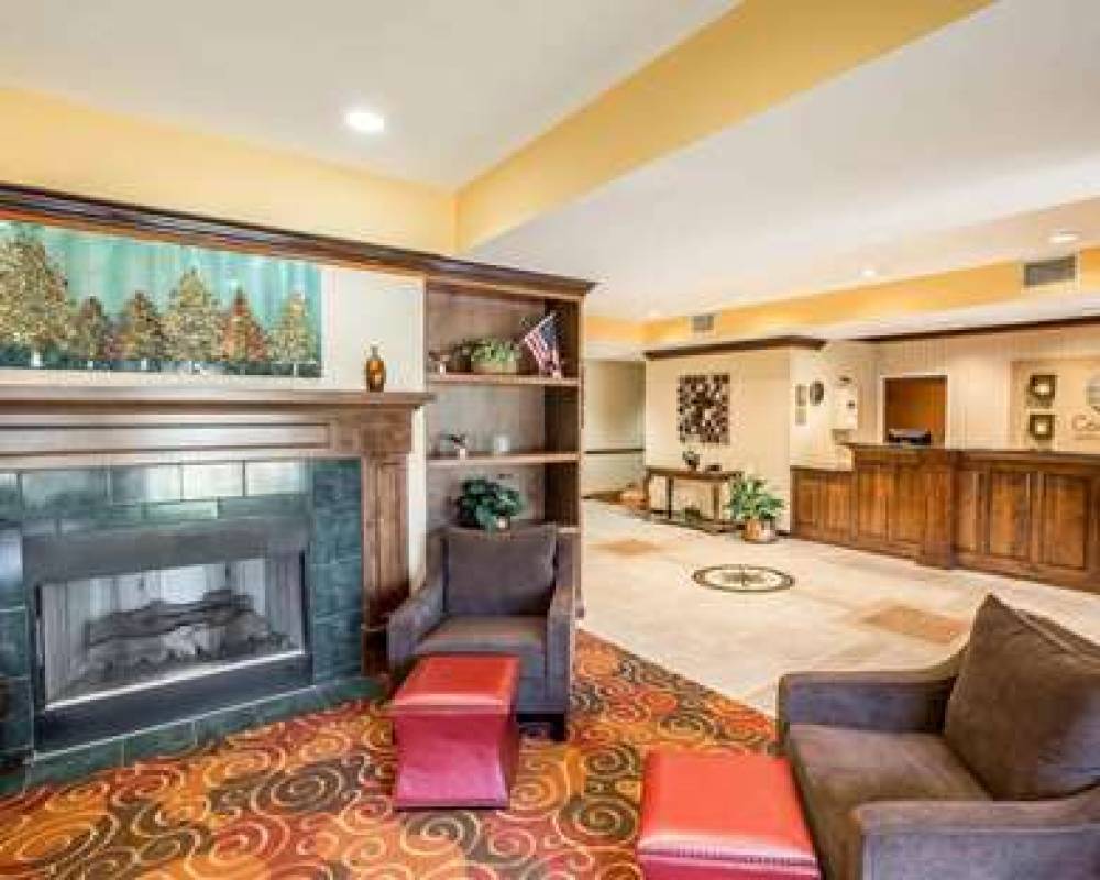 Comfort Inn And Suites 4