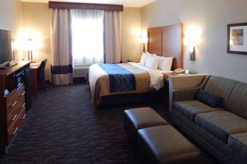 Comfort Inn And Suites 7