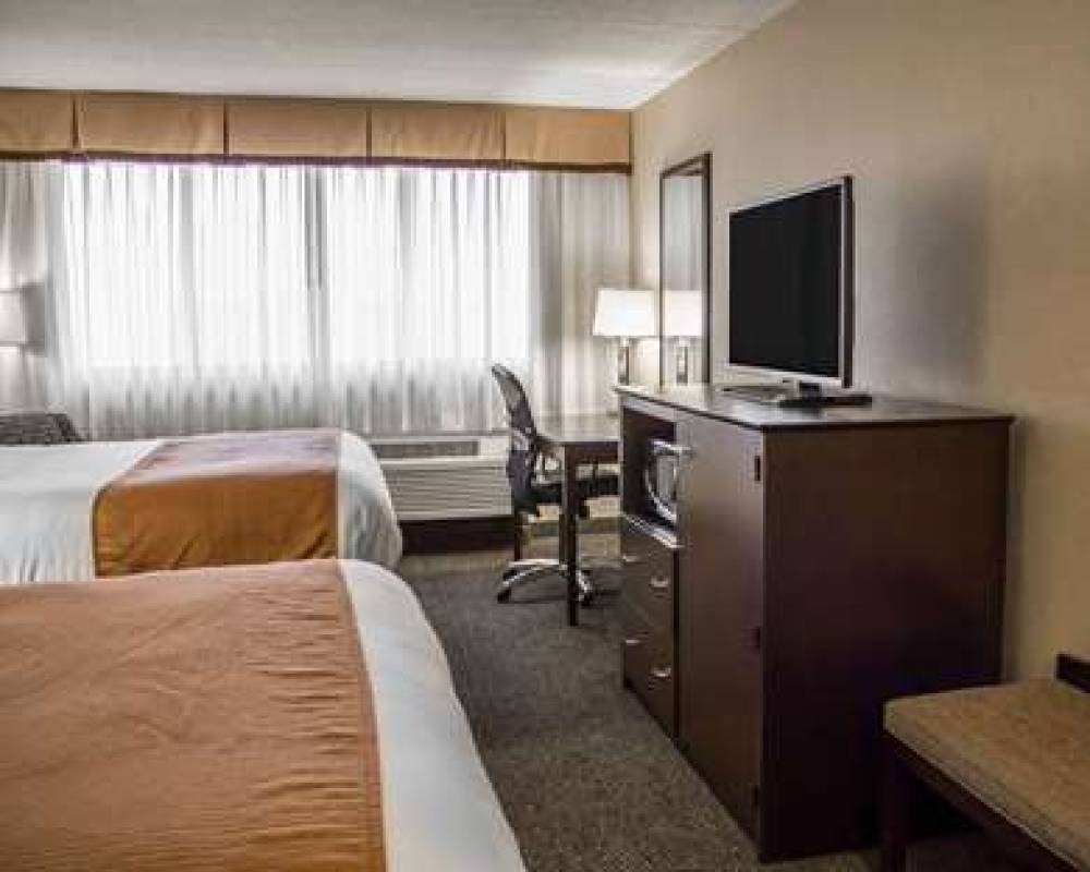 COMFORT INN AND SUITES 7