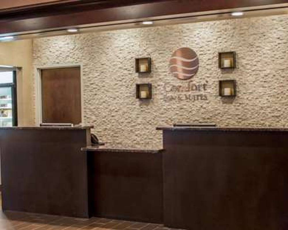 COMFORT INN AND SUITES 4