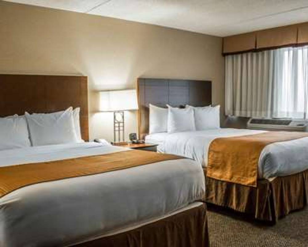 COMFORT INN AND SUITES 10
