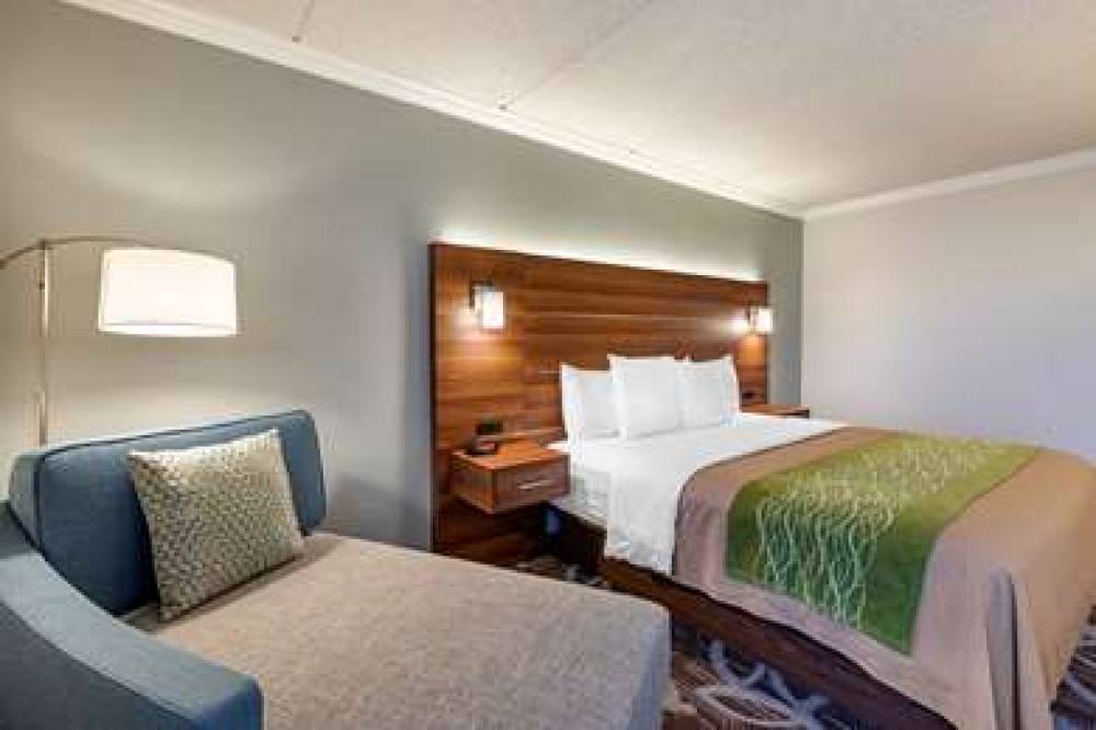 Comfort Inn And Suites 10