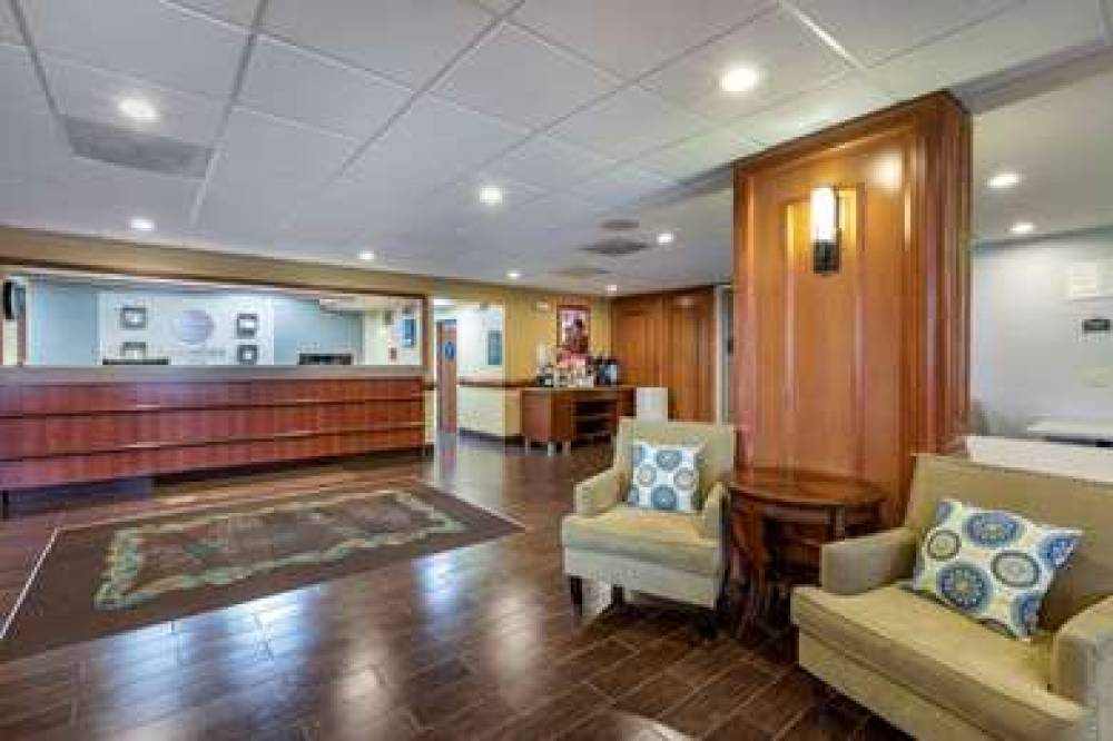 Comfort Inn And Suites 3