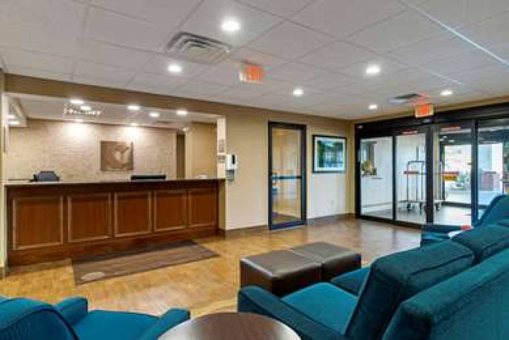 Comfort Inn And Suites 4