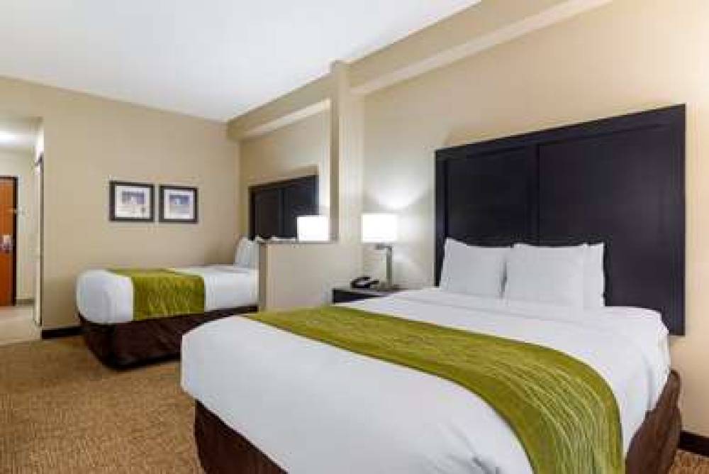 Comfort Inn And Suites 10