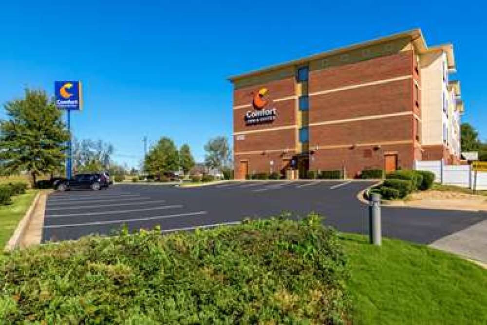 Comfort Inn And Suites 1