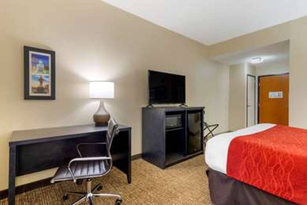 Comfort Inn And Suites 8