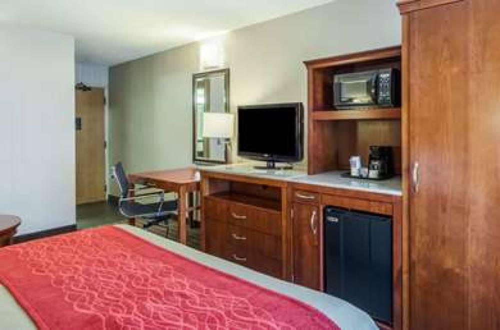 Comfort Inn And Suites 9