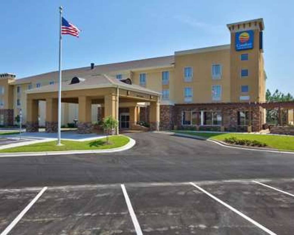 COMFORT INN AND SUITES 1