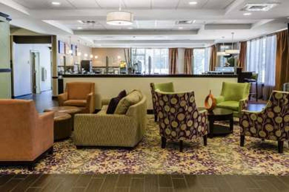COMFORT INN AND SUITES 6