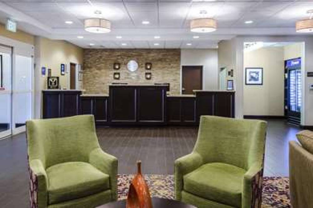 COMFORT INN AND SUITES 7