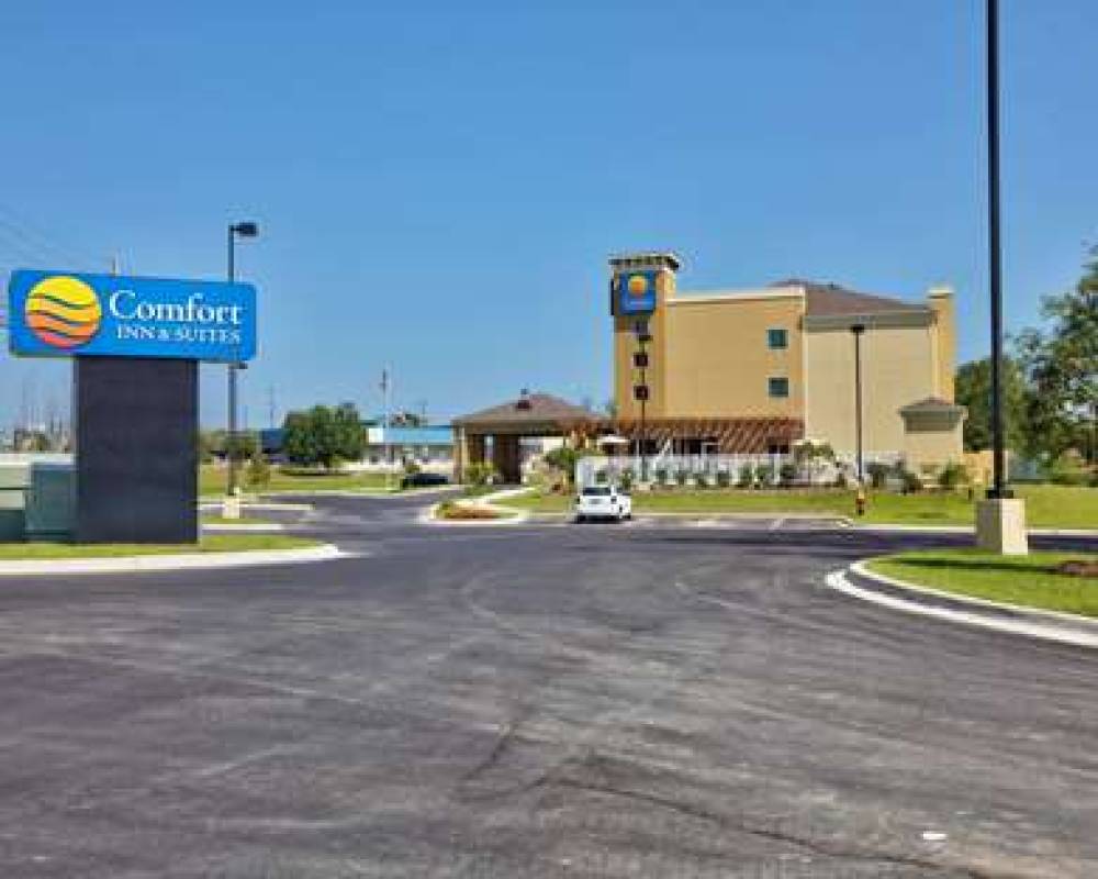 COMFORT INN AND SUITES 3