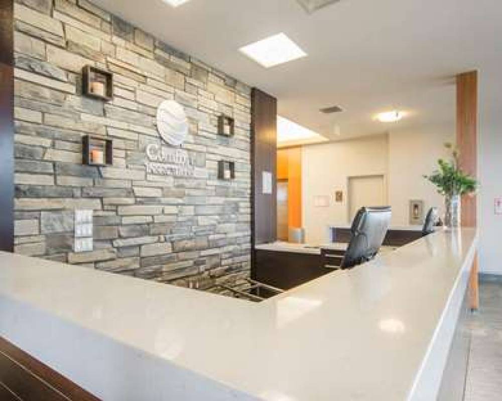 COMFORT INN AND SUITES 8