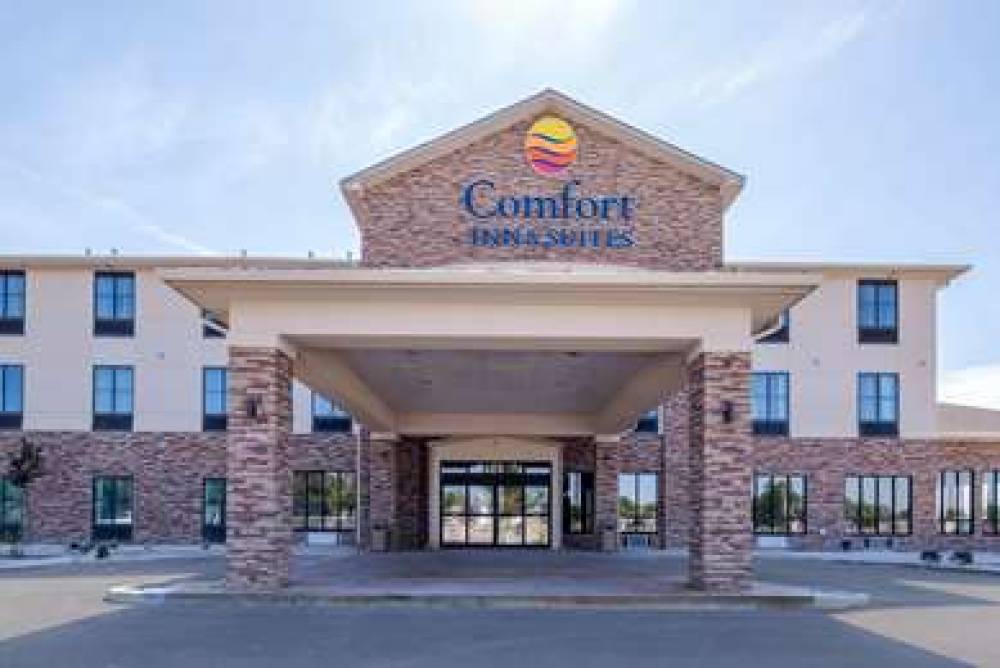 COMFORT INN AND SUITES 1