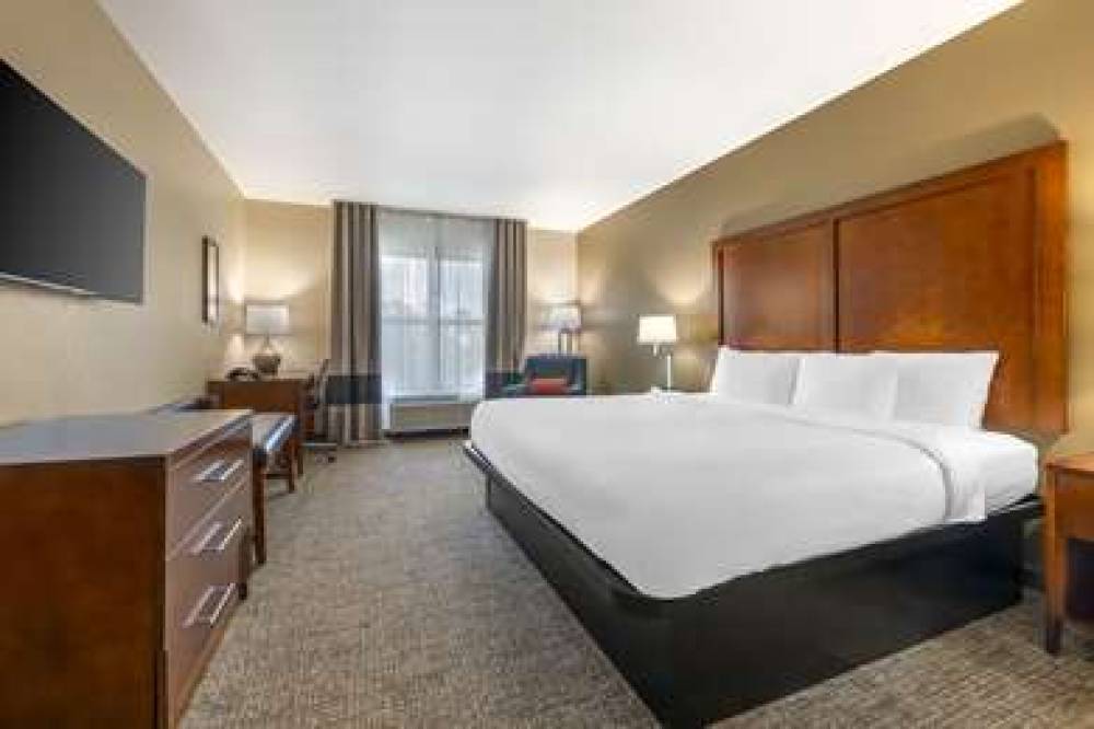 COMFORT INN AND SUITES 2