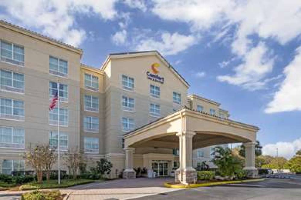 COMFORT INN AND SUITES 8