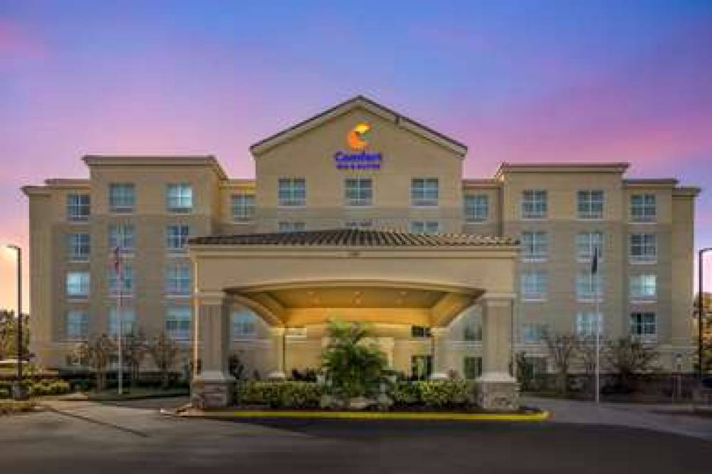 COMFORT INN AND SUITES 7