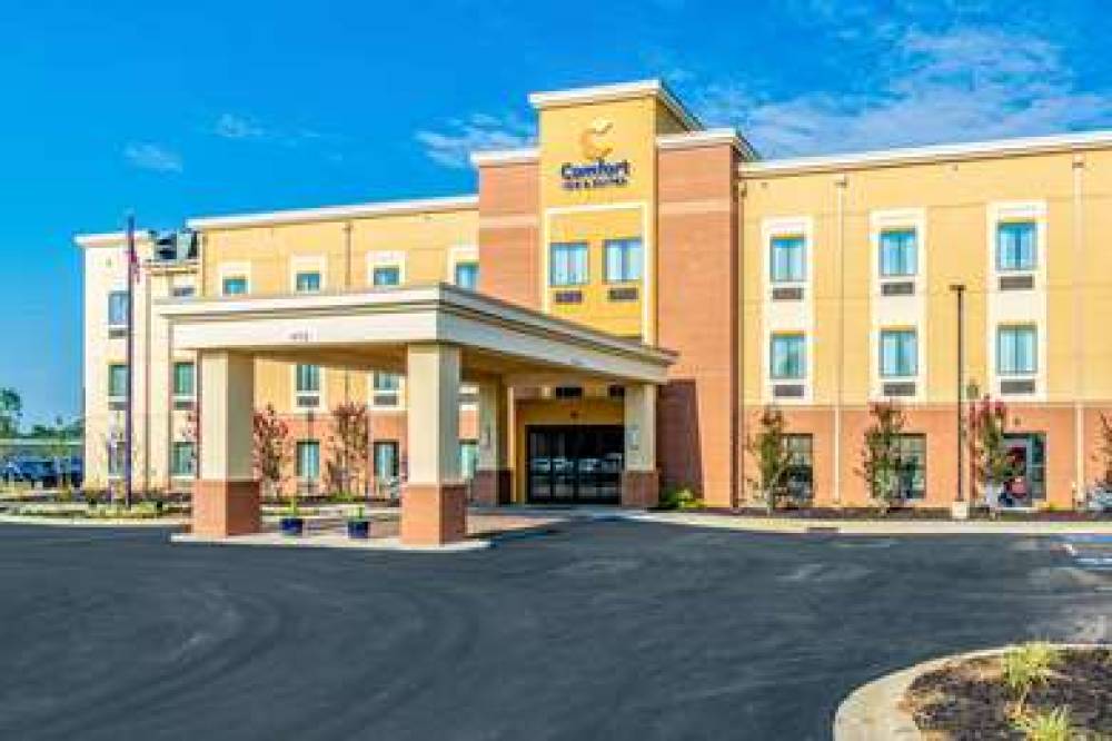 COMFORT INN AND SUITES 1