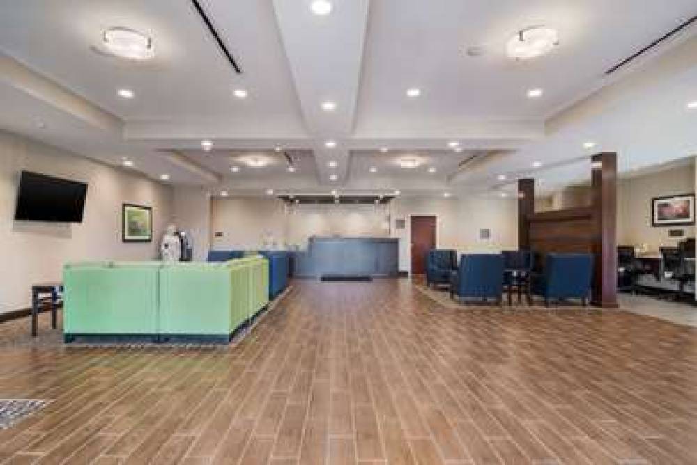 COMFORT INN AND SUITES 4