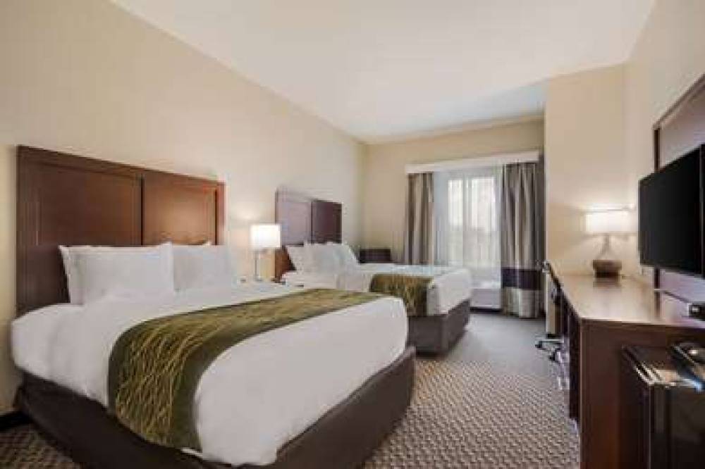 COMFORT INN AND SUITES 7