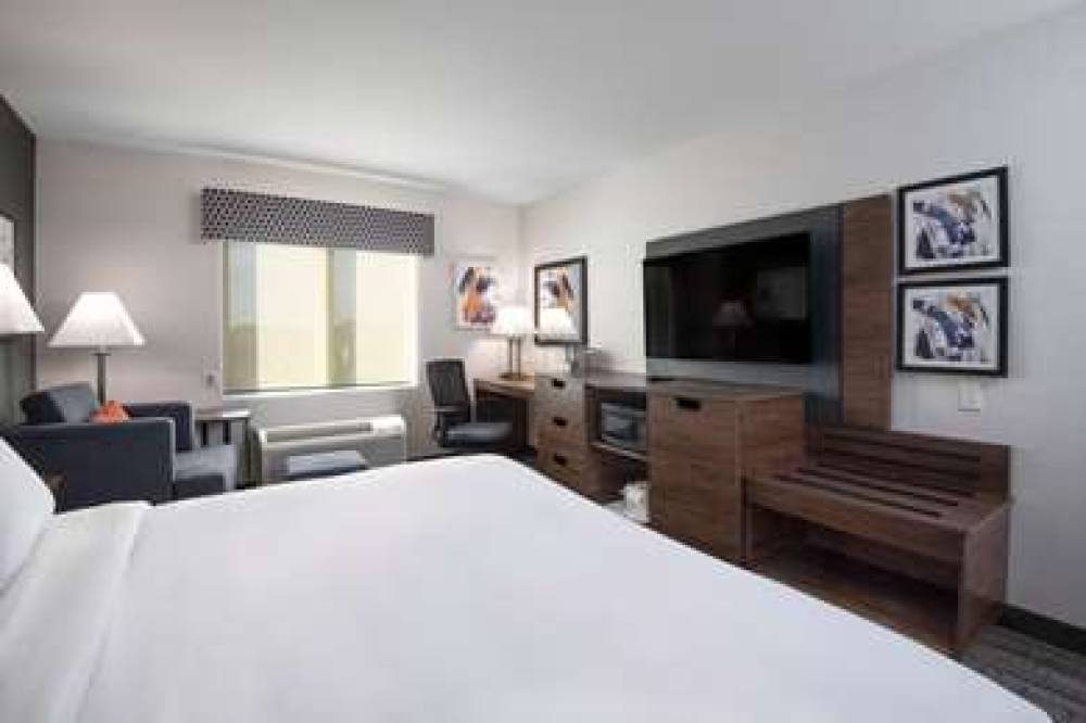 COMFORT INN AND SUITES 9