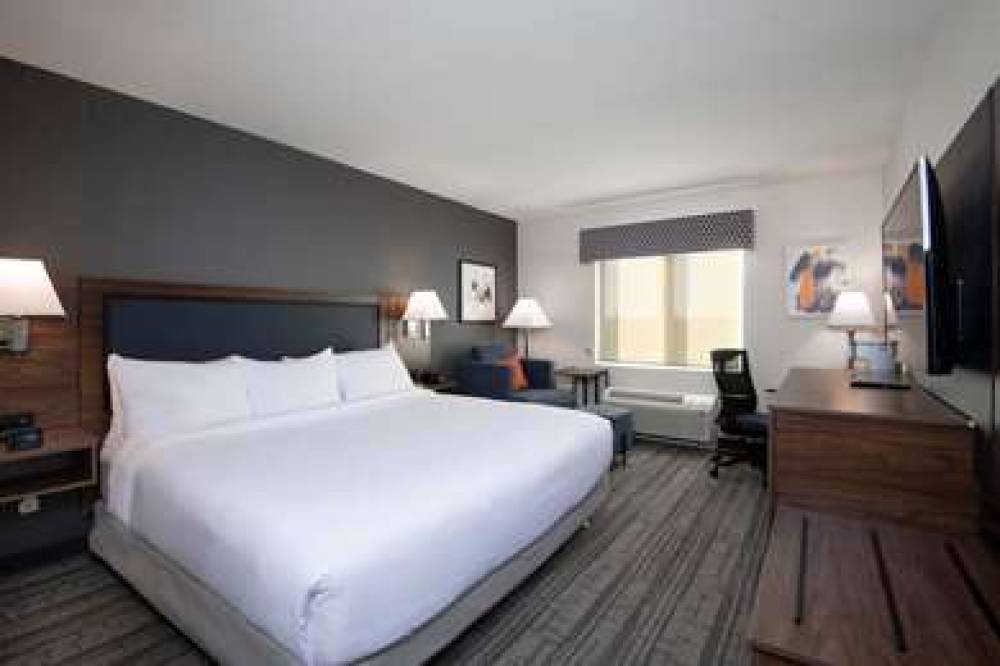 COMFORT INN AND SUITES 8