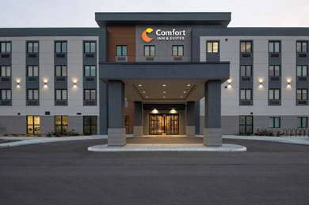 COMFORT INN AND SUITES 2