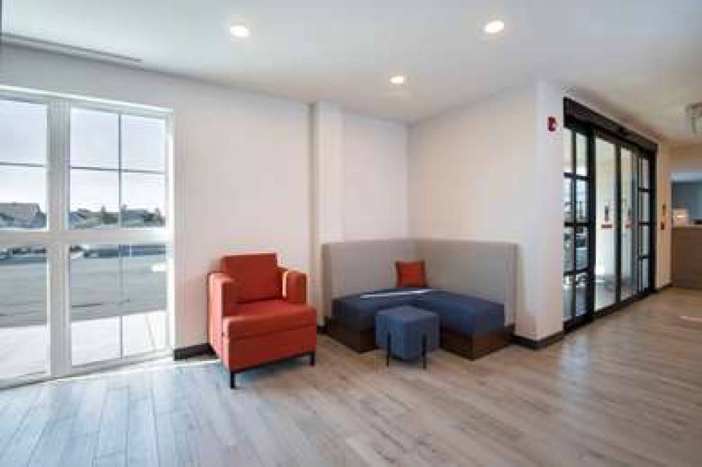 COMFORT INN AND SUITES 7