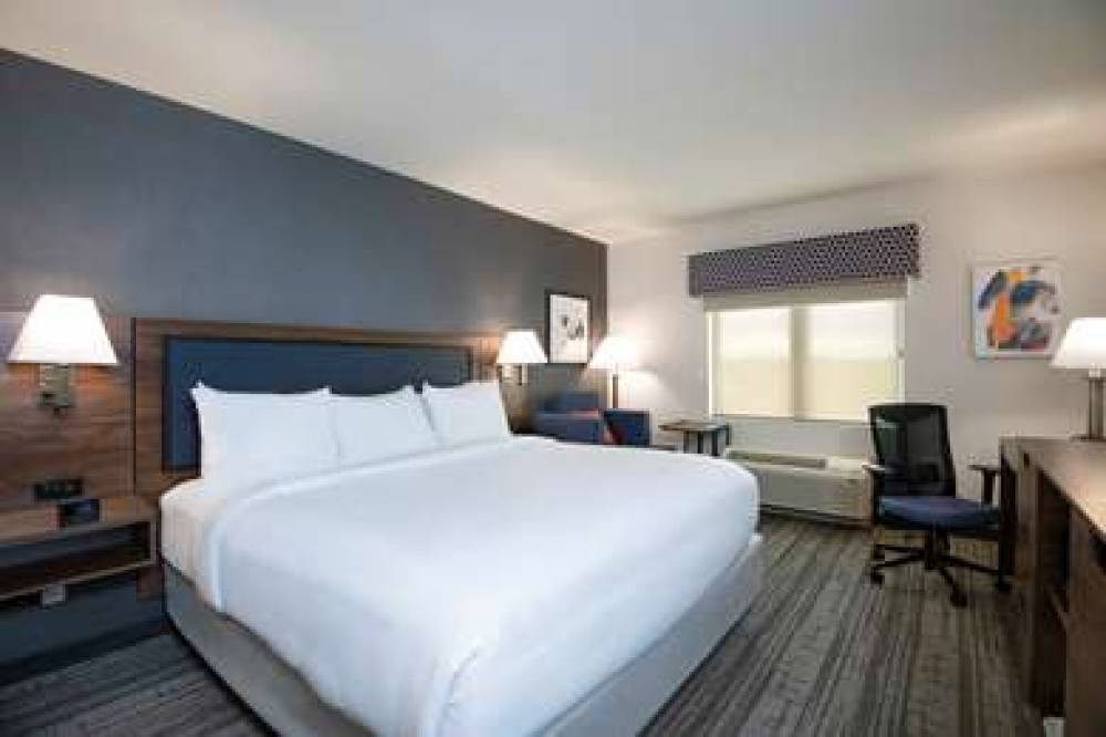 COMFORT INN AND SUITES 10