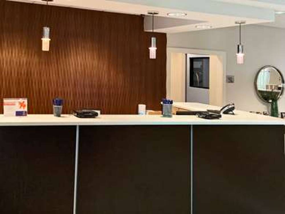 COMFORT INN AND SUITES COLUMBUS NOR 4
