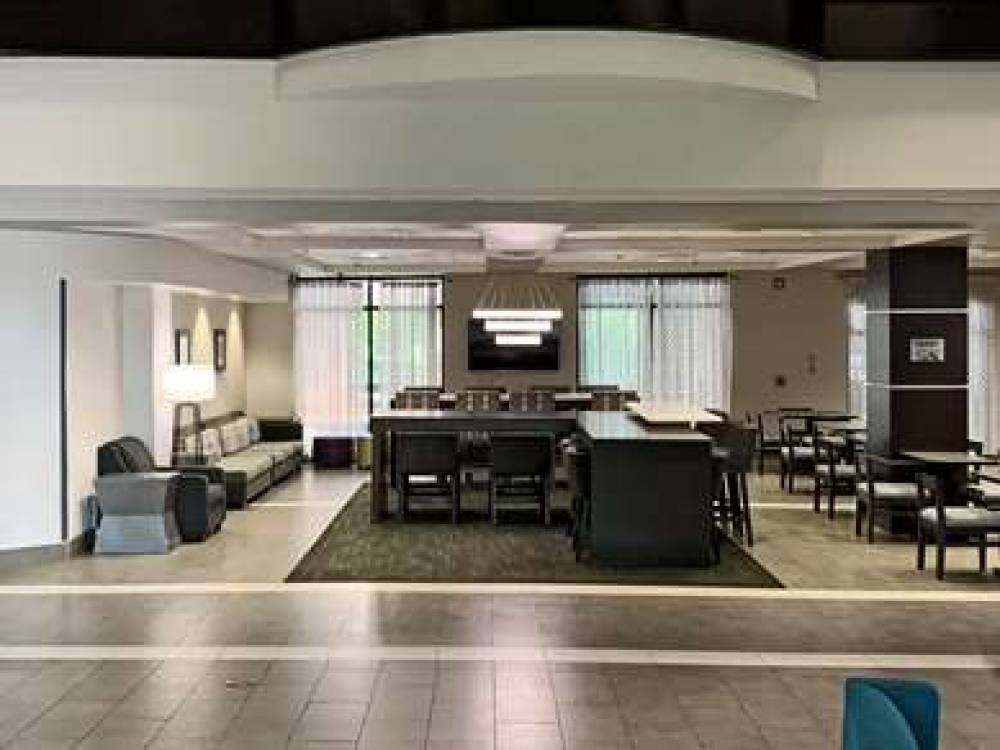 COMFORT INN AND SUITES COLUMBUS NOR 6