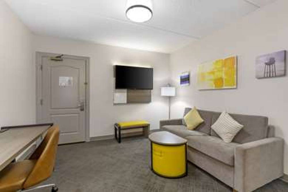 COMFORT INN AND SUITES CUYAHOGA FAL 1