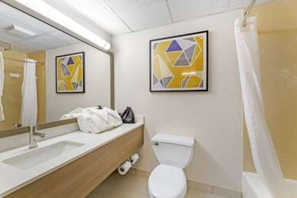 COMFORT INN AND SUITES CUYAHOGA FAL 10