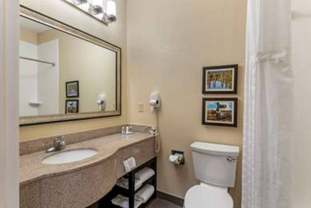 COMFORT INN AND SUITES EL DORADO 6