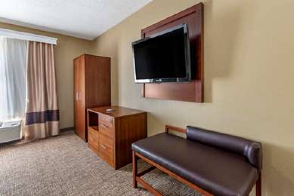 COMFORT INN AND SUITES EL DORADO 10