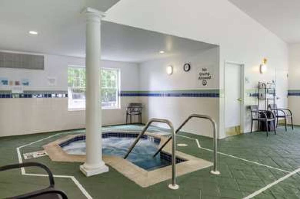 COMFORT INN AND SUITES HADLEY 7