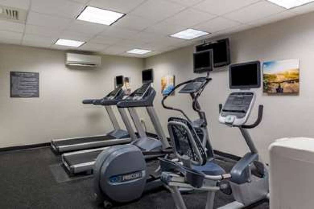COMFORT INN AND SUITES HADLEY 8