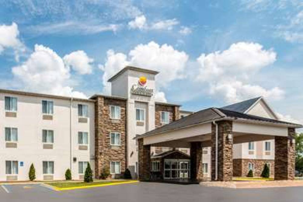COMFORT INN AND SUITES - HANNIBAL 1