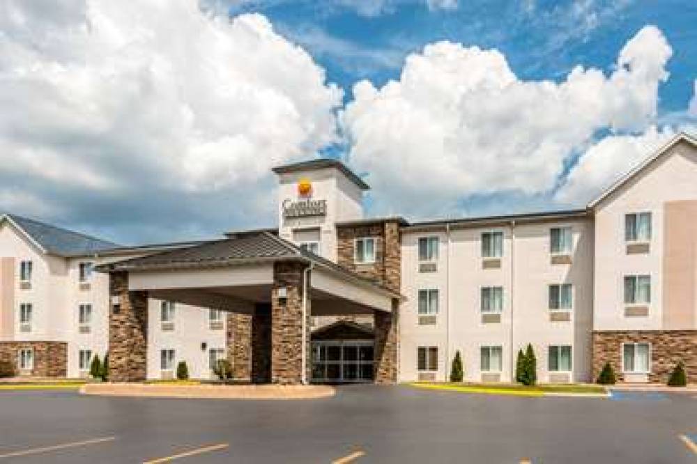 COMFORT INN AND SUITES - HANNIBAL 2
