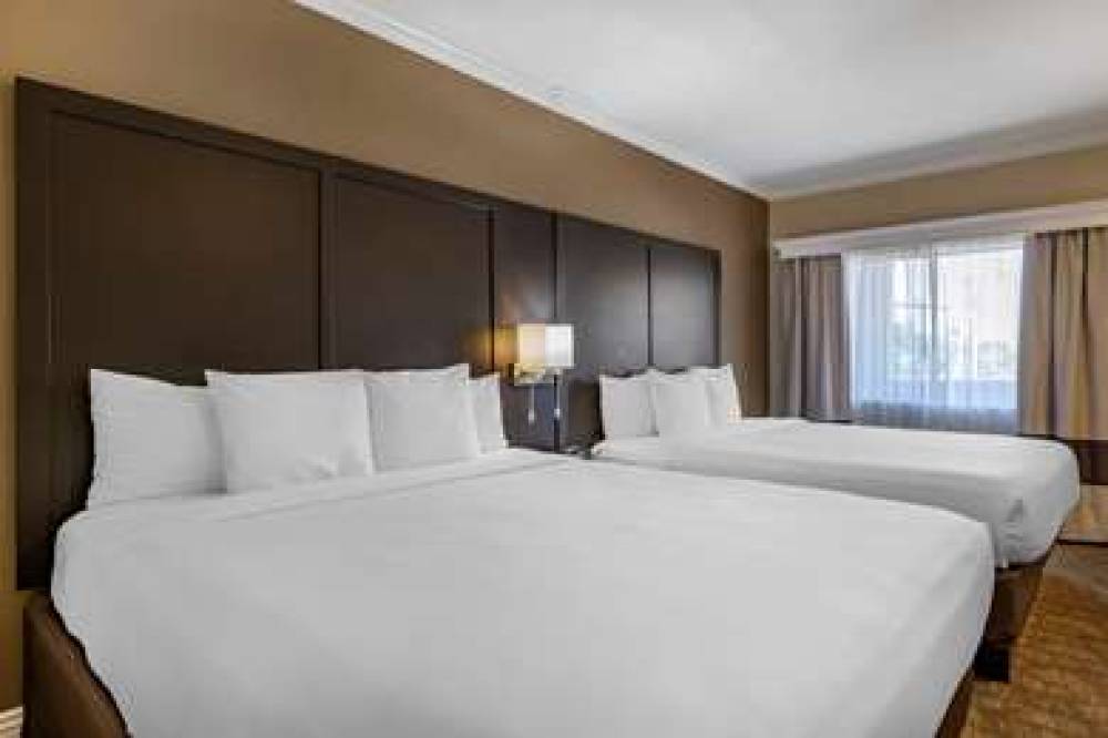 COMFORT INN AND SUITES HUNTINGTON B 2