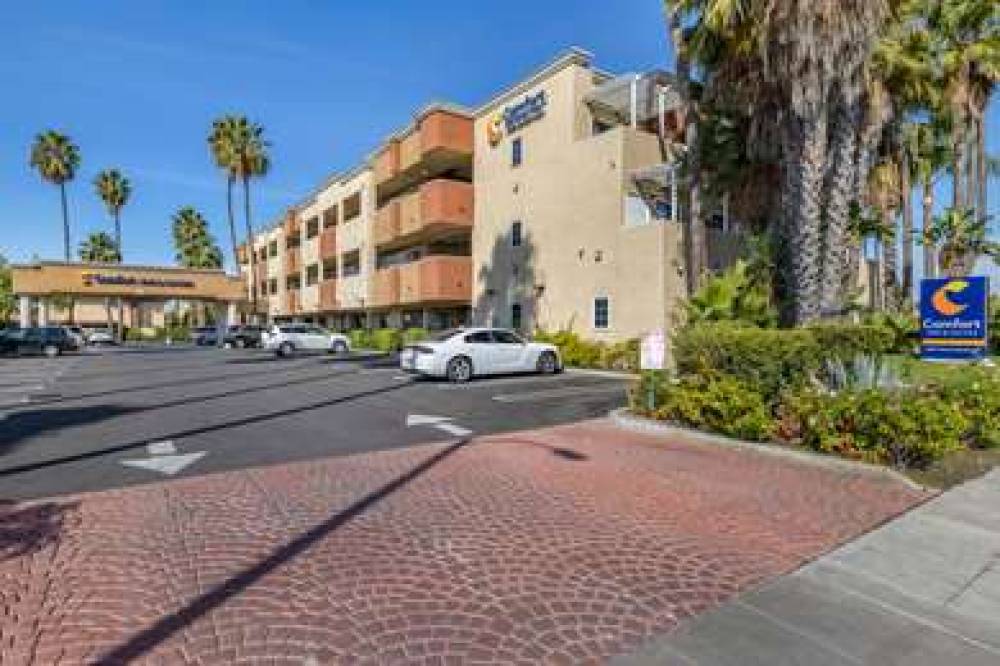 COMFORT INN AND SUITES HUNTINGTON B 7