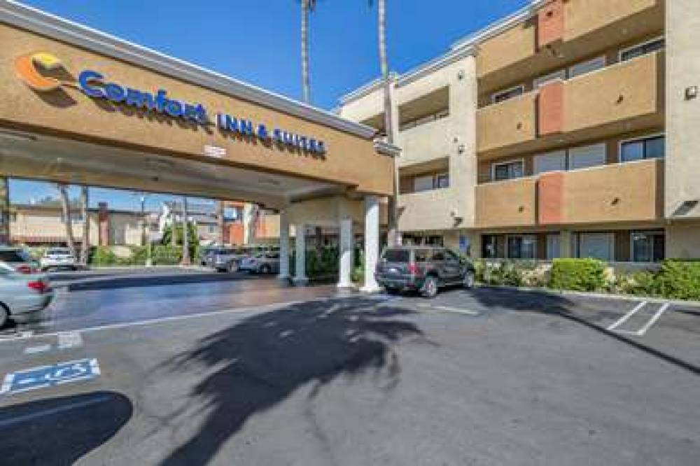 COMFORT INN AND SUITES HUNTINGTON B 6