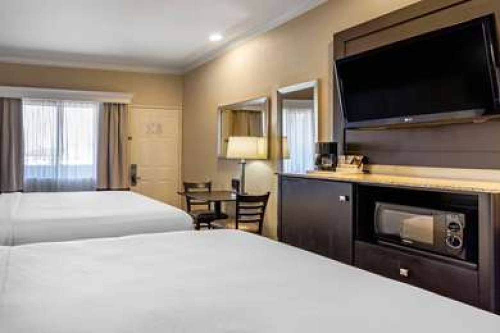 COMFORT INN AND SUITES HUNTINGTON B 8