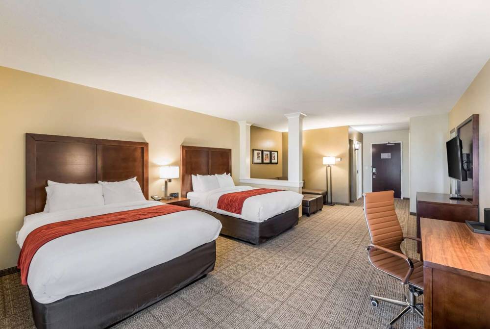 COMFORT INN AND SUITES HURRICANE 2