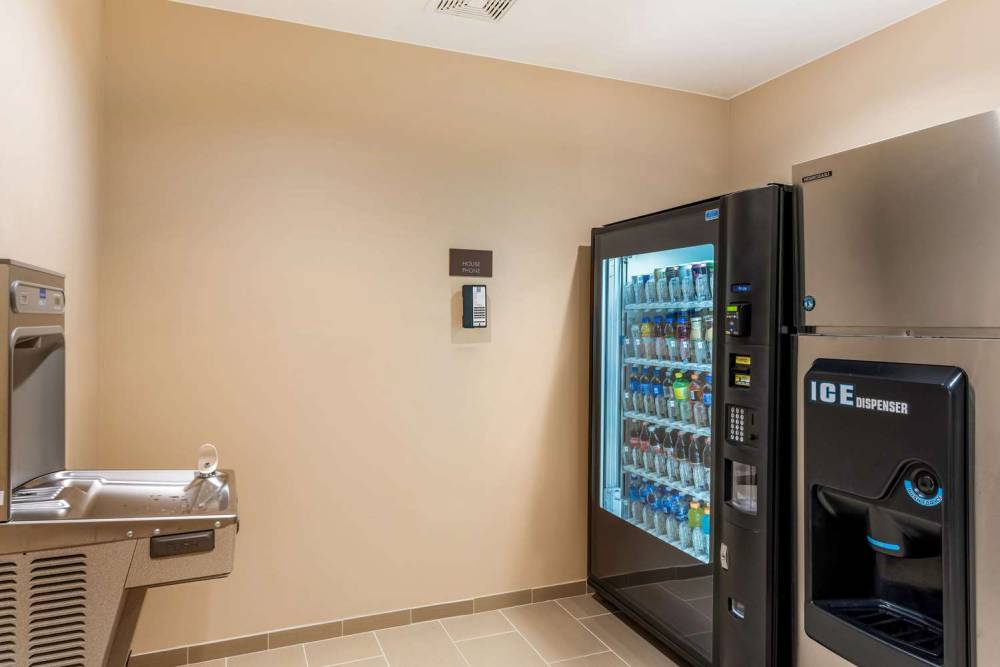 COMFORT INN AND SUITES HURRICANE 4