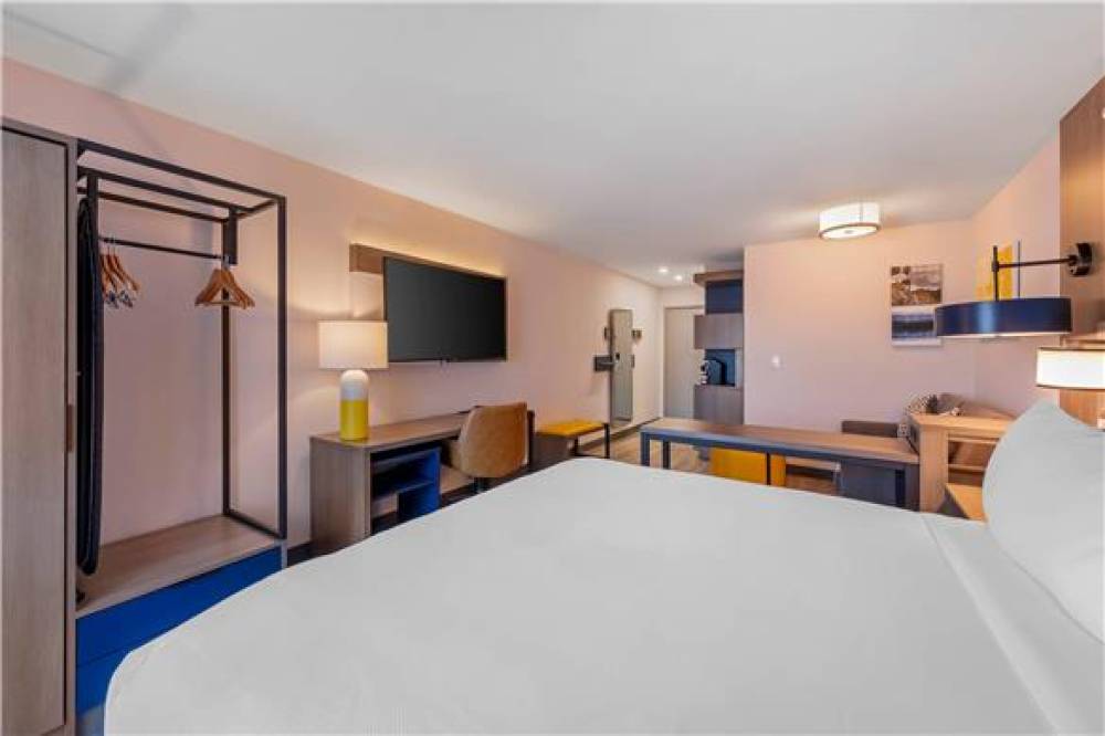 COMFORT INN AND SUITES IRVINE SPECT 9
